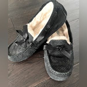 Uggs women’s slippers size 8 black